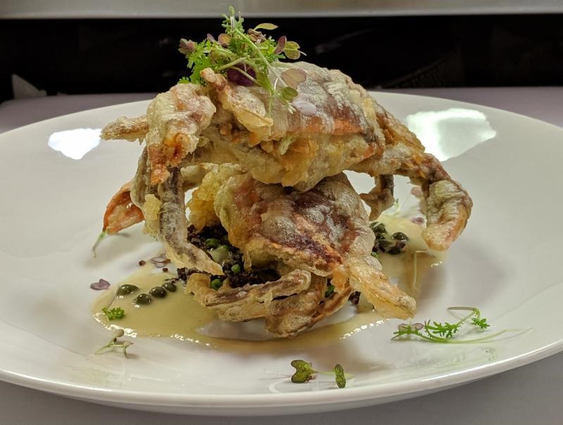15 Traditional Maryland Foods You Must Try Before You Die: fried soft shell crab